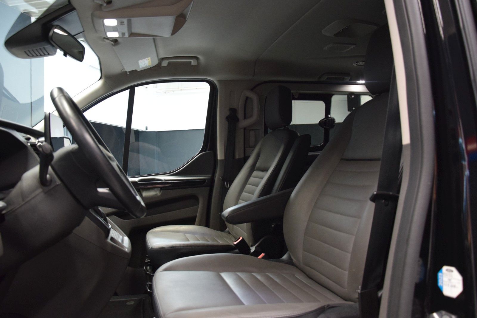 Fahrzeugabbildung Ford Custom 320 L1 Leder Navi Autom. Kamera