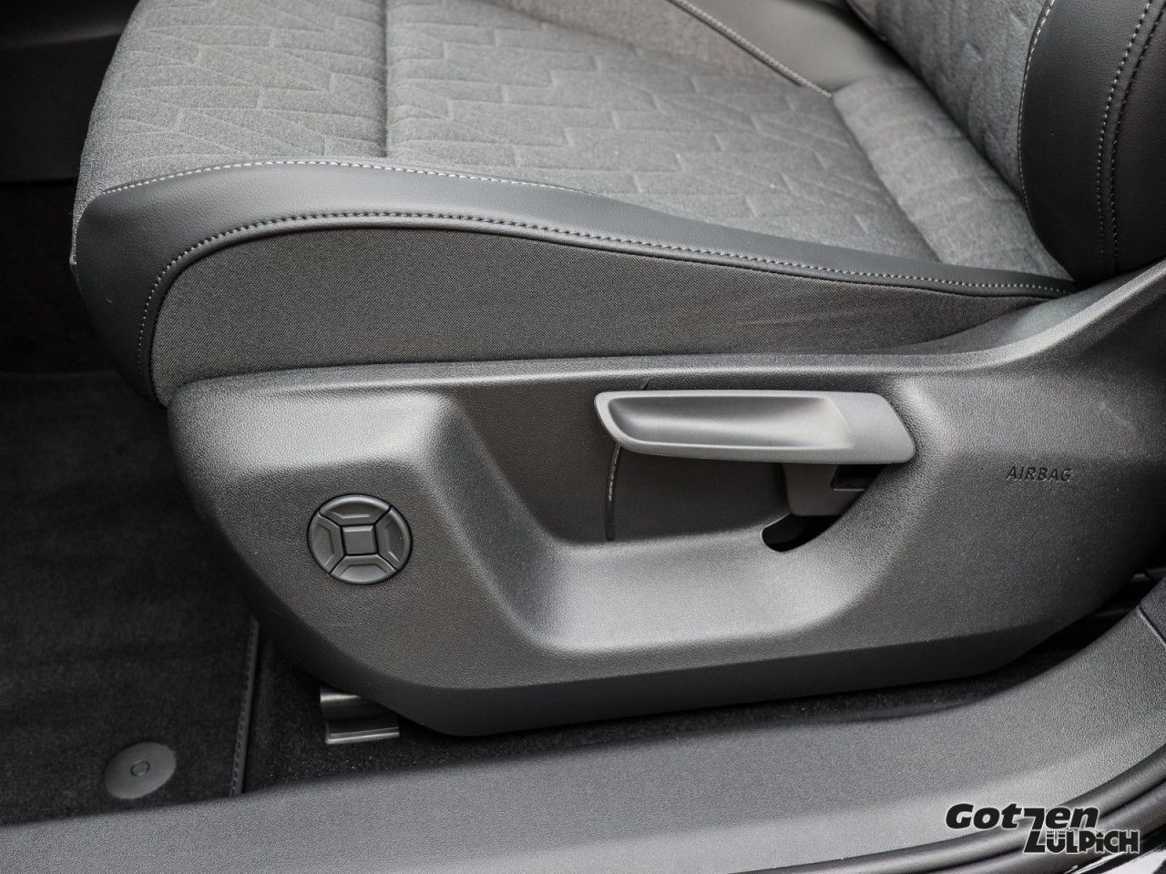 Fahrzeugabbildung Volkswagen Tiguan 1.5 eTSI 110 kW Life DSG PDC LED-Plus