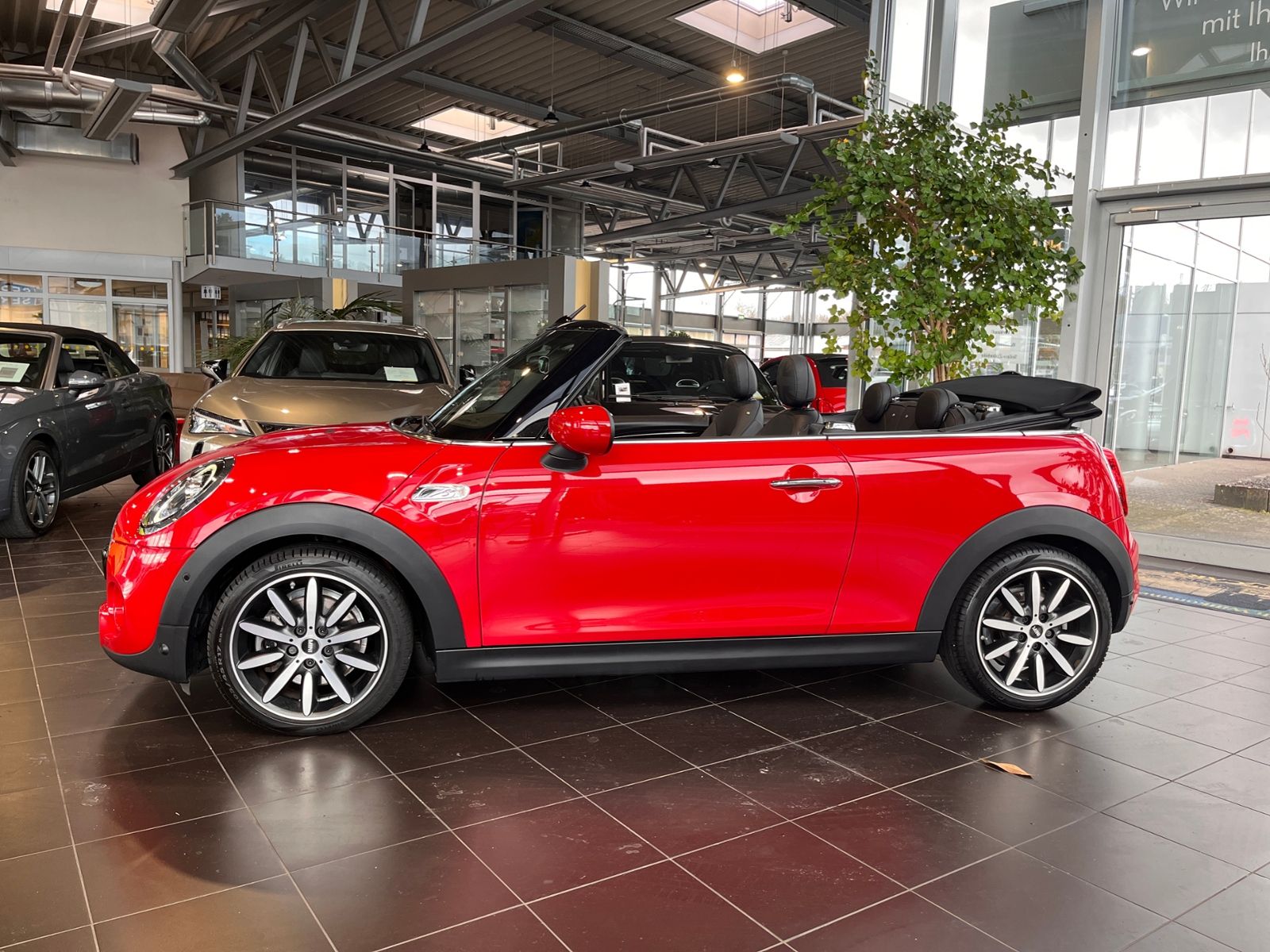 Fahrzeugabbildung MINI Cabrio Cooper S LED NAVI ALU