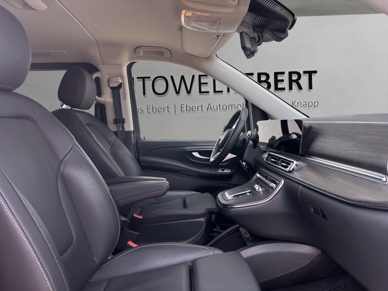 Fahrzeugabbildung Mercedes-Benz V300d 4M XL Avantg DISTRO 8-Sitz AHK Standh MLED