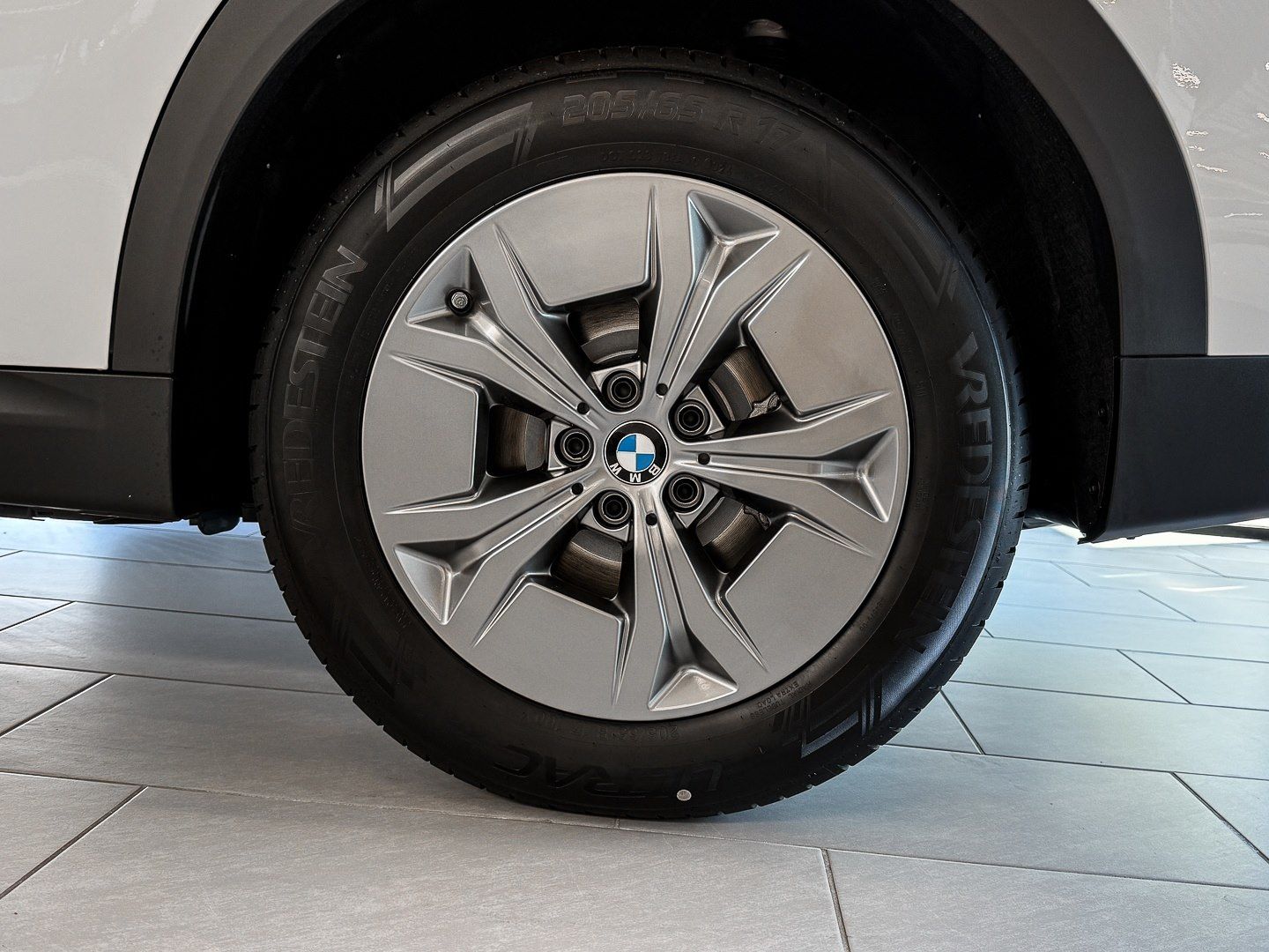 BMW iX2 - Bild 4