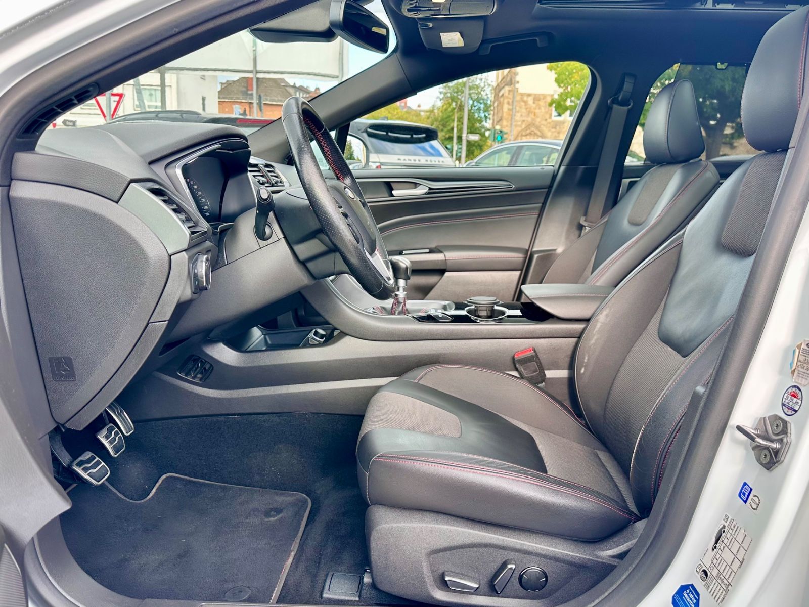 Fahrzeugabbildung Ford MONDEO TURNIER ST-LINE*KAMERA+LED*