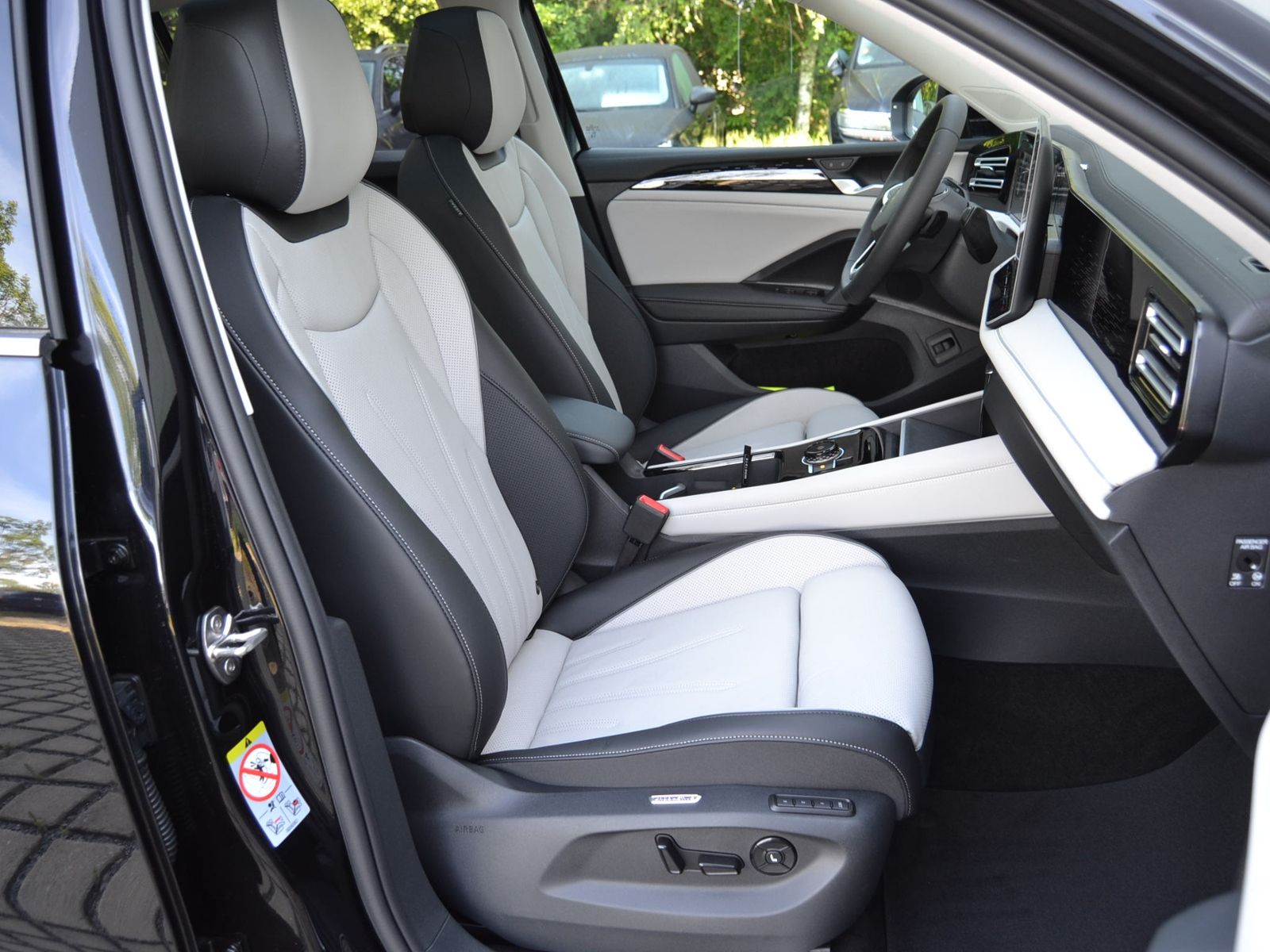 Tiguan 2.0 TDI DSG Elegance AHK/IQ.DRIVE-PAKET/M