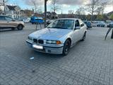 BMW E36 320i Limousine - BMW 320 aus 1994: 320i