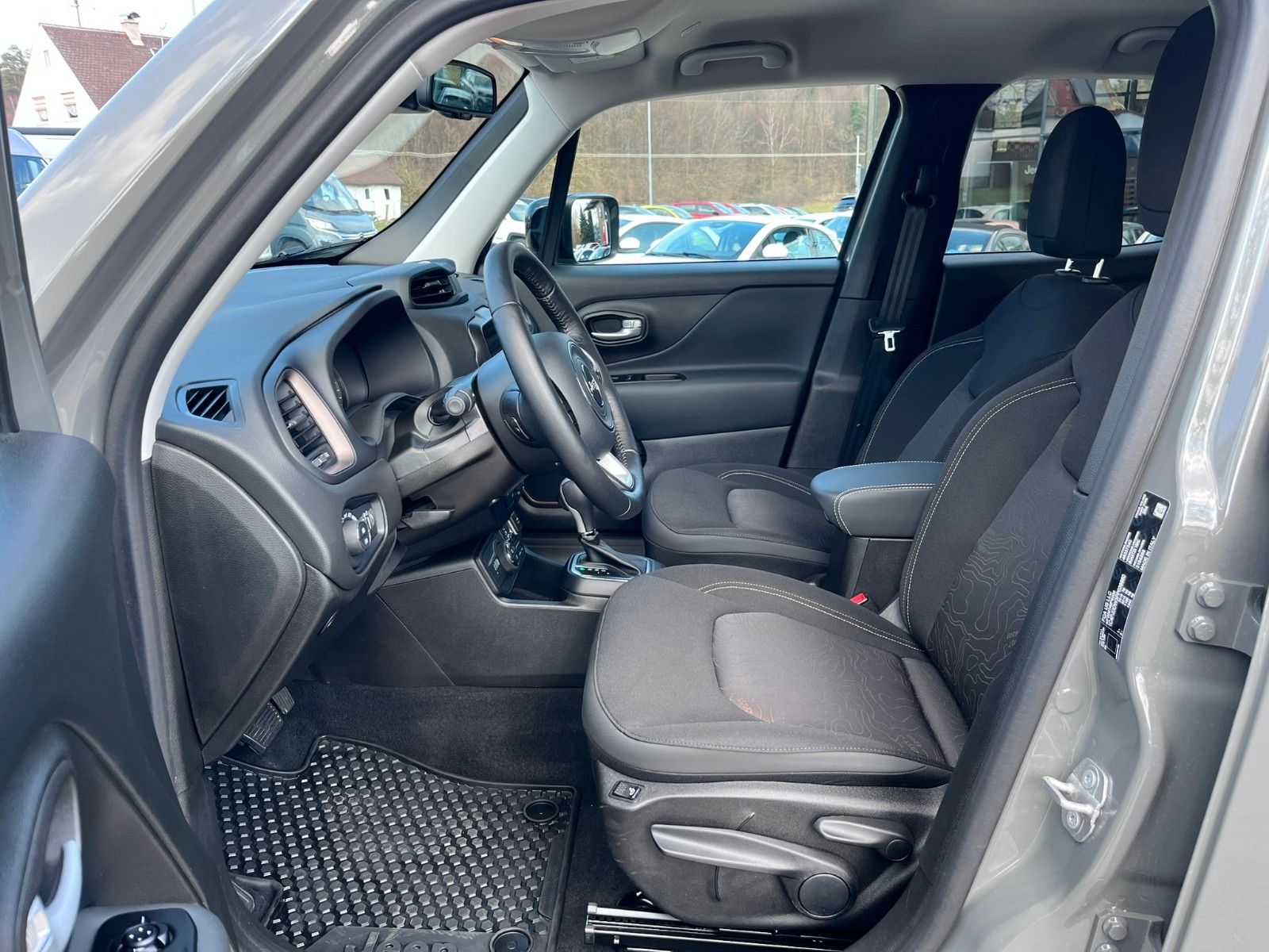 Fahrzeugabbildung Jeep Renegade Limited Plug-In Garantie Navi AWD uvm.