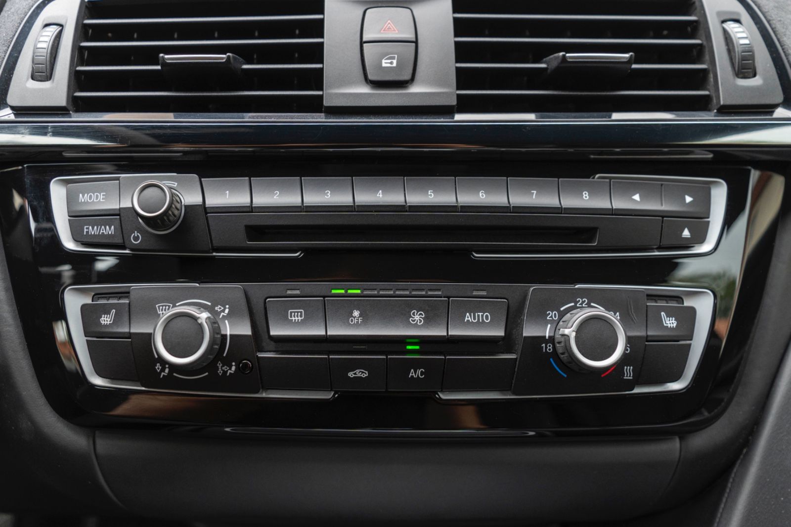 Fahrzeugabbildung BMW M4 CS Head UP LED NAV KAM PDC DKG