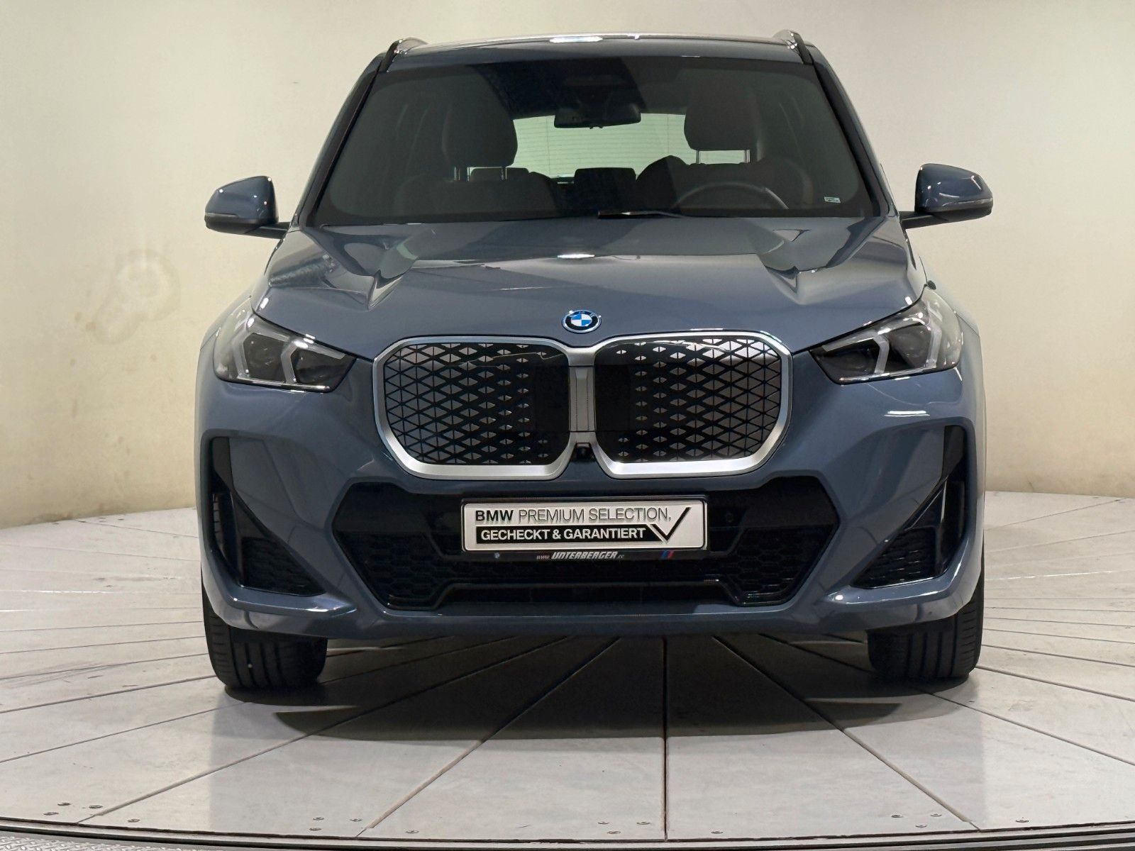 BMW iX1 xDrive30 M Sportpaket AHK ACC 360° HUD HK foto 4