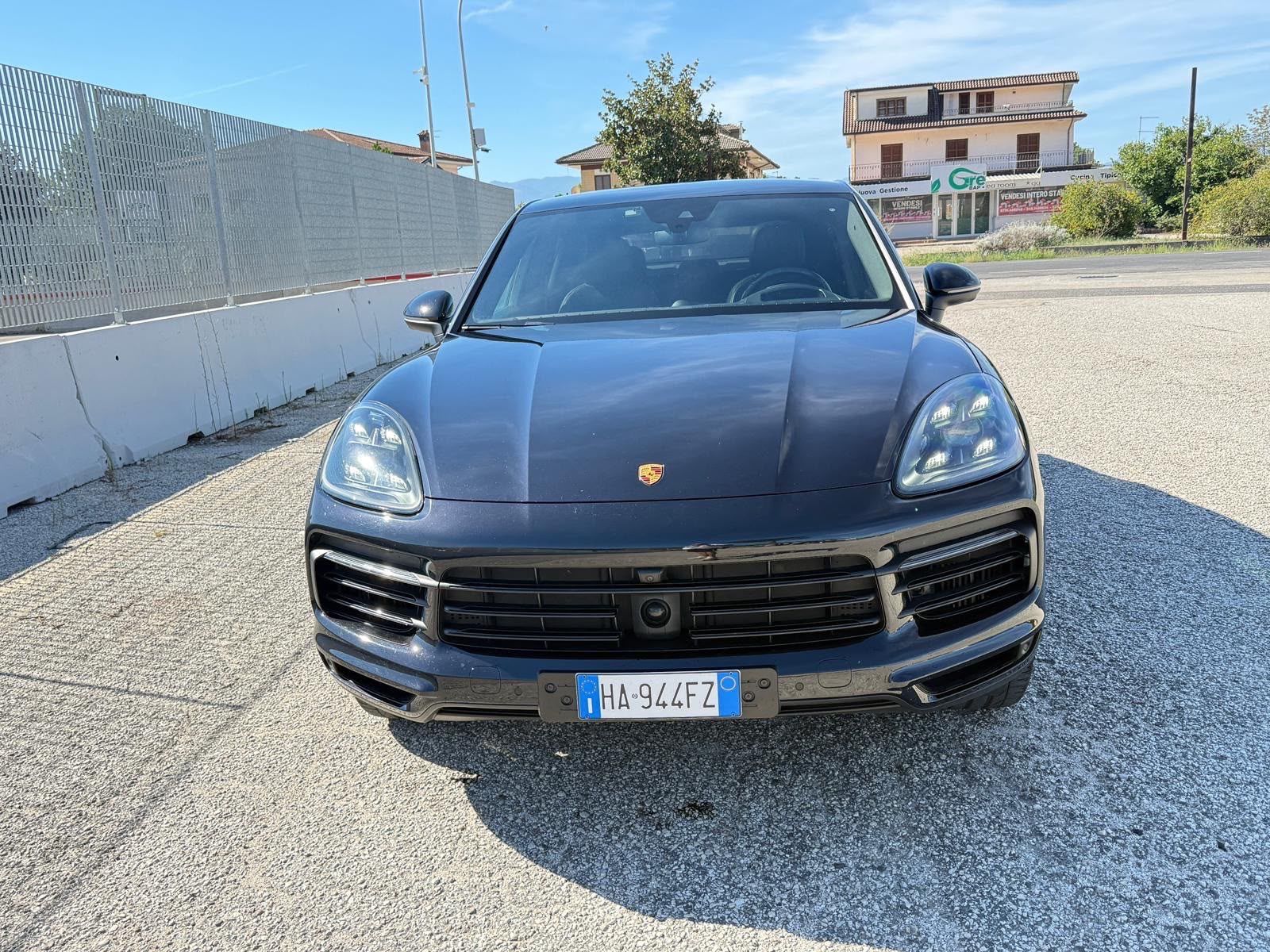Porsche Cayenne E-HYBRID Coupe imagem 3