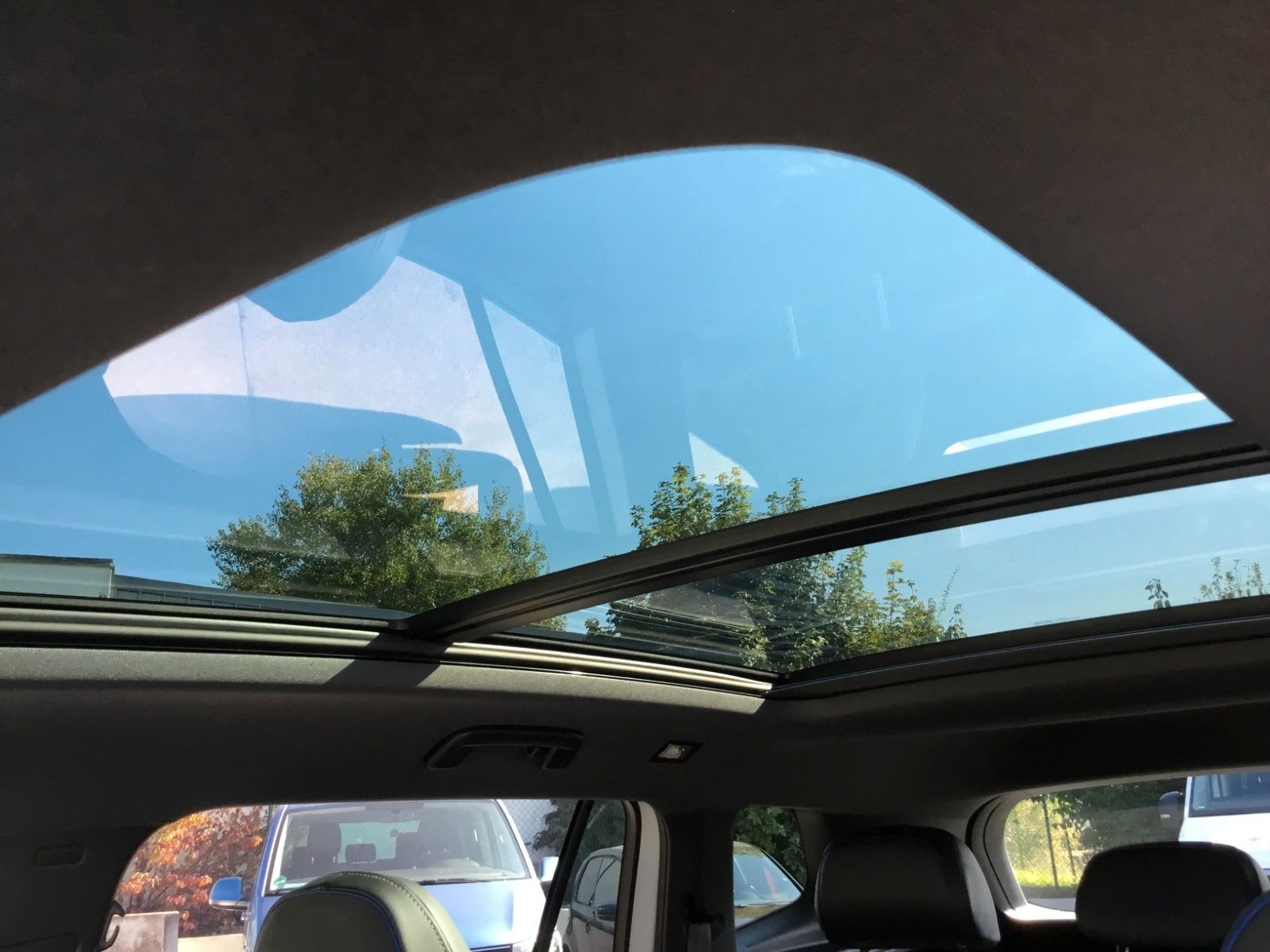 Fahrzeugabbildung Volkswagen Tayron 2.0TDI DSG 4M R-Line+Standh.+AHK+Pano+20"