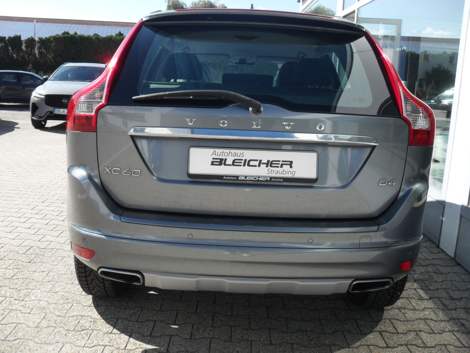 Fahrzeugabbildung Volvo XC 60 2.0 Automatik - Momentum 2WD