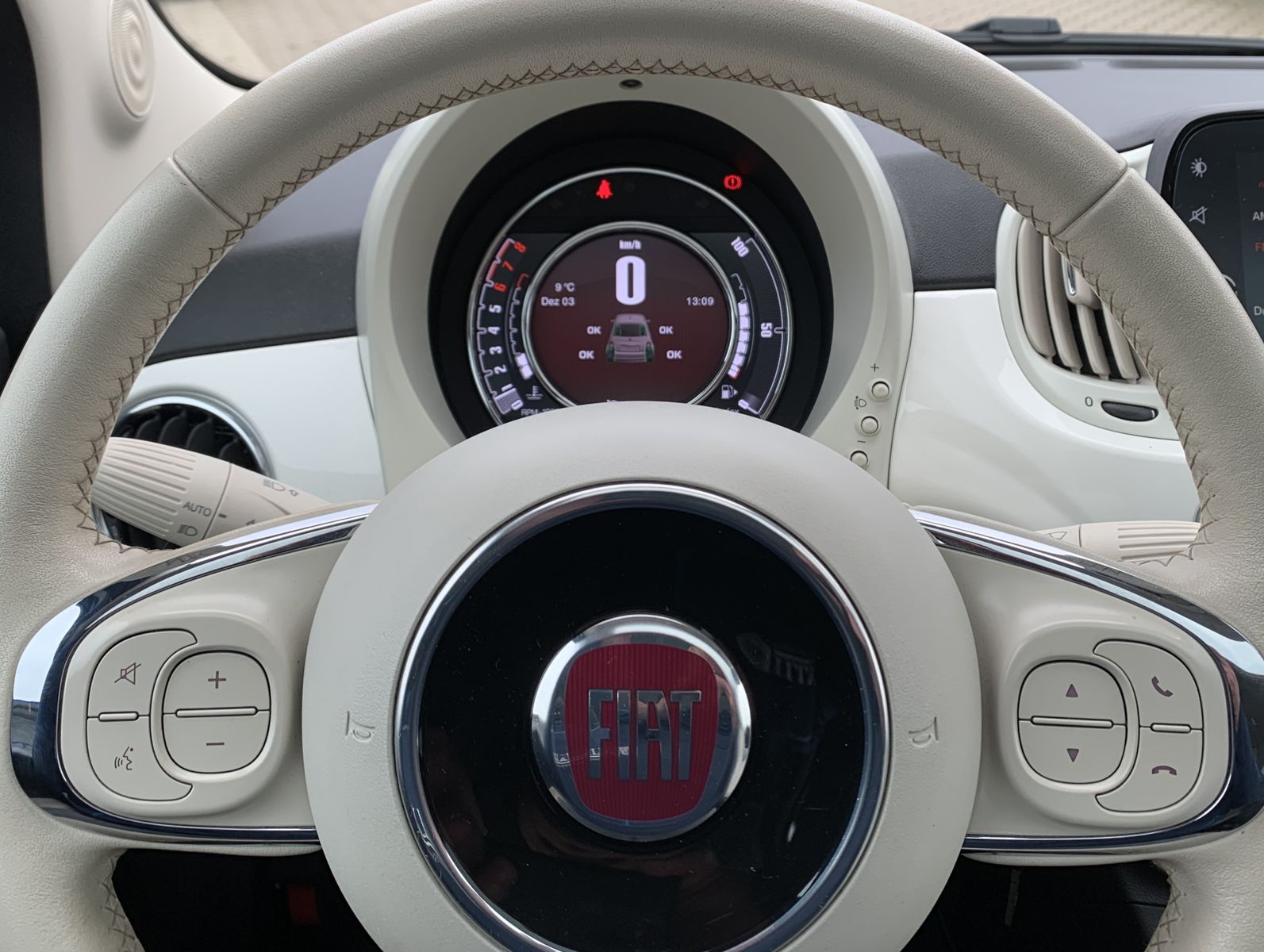 Fahrzeugabbildung Fiat 500 1.2*Collezione*CarPlay*PDC*Glasdach*Temp*