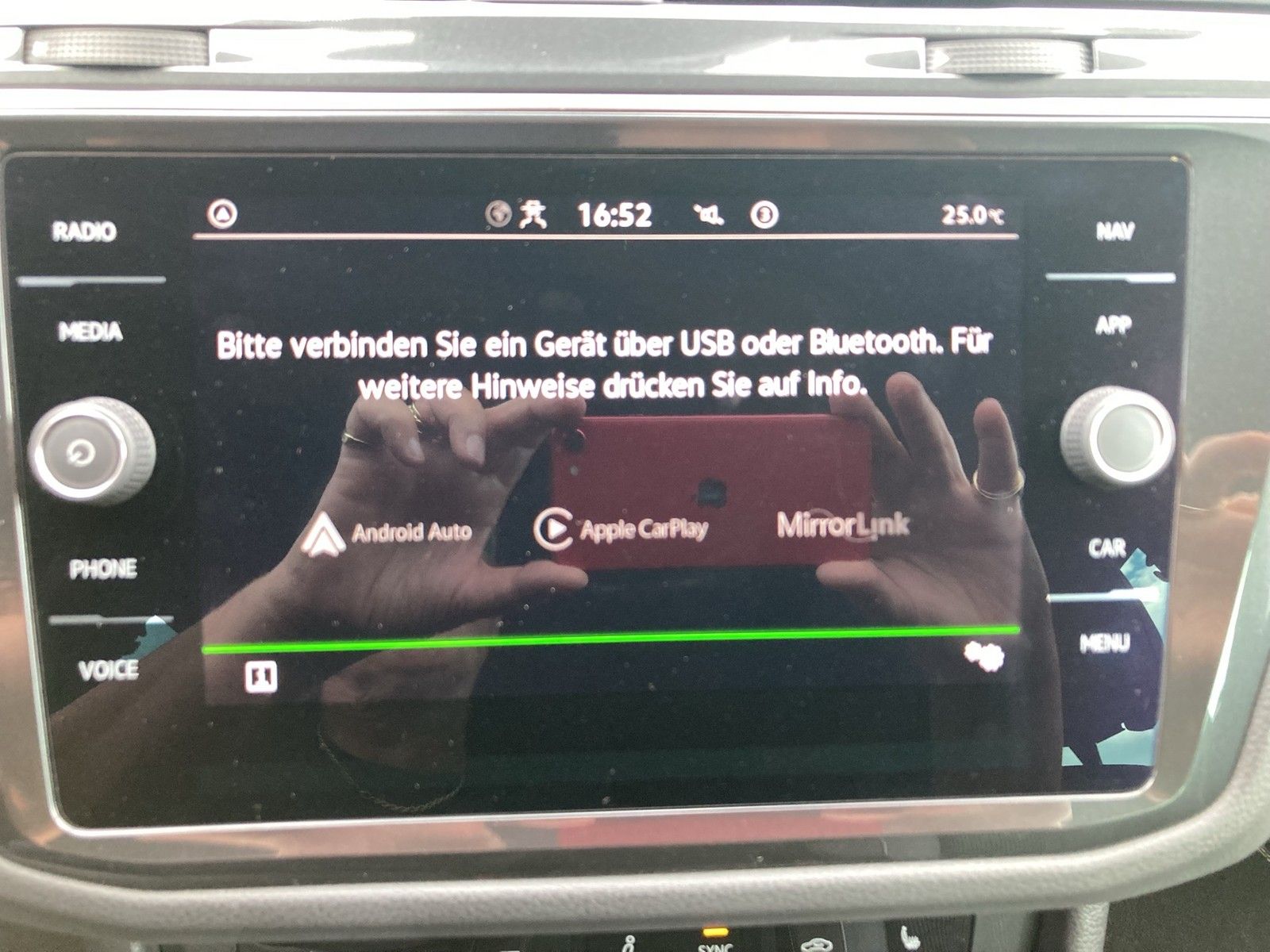 Fahrzeugabbildung Volkswagen Tiguan TDI R-Line DSG Matrix Navi AHK STH PDC