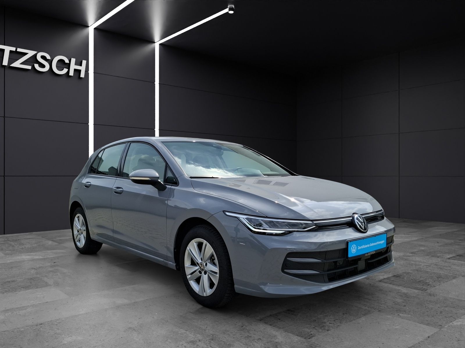 Fahrzeugabbildung Volkswagen Golf VIII TSI Life LED Navi AID ACC RFK SHZ