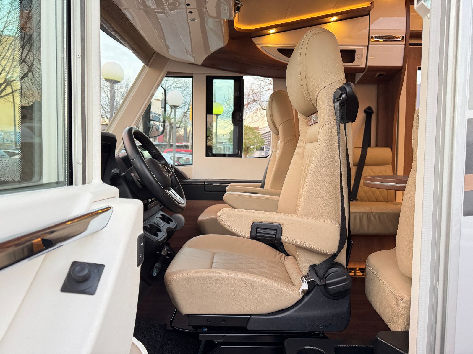 Fahrzeugabbildung Carthago Chic e-line I 51 QB MERCEDES 418 CDI 9GT 1.HAND