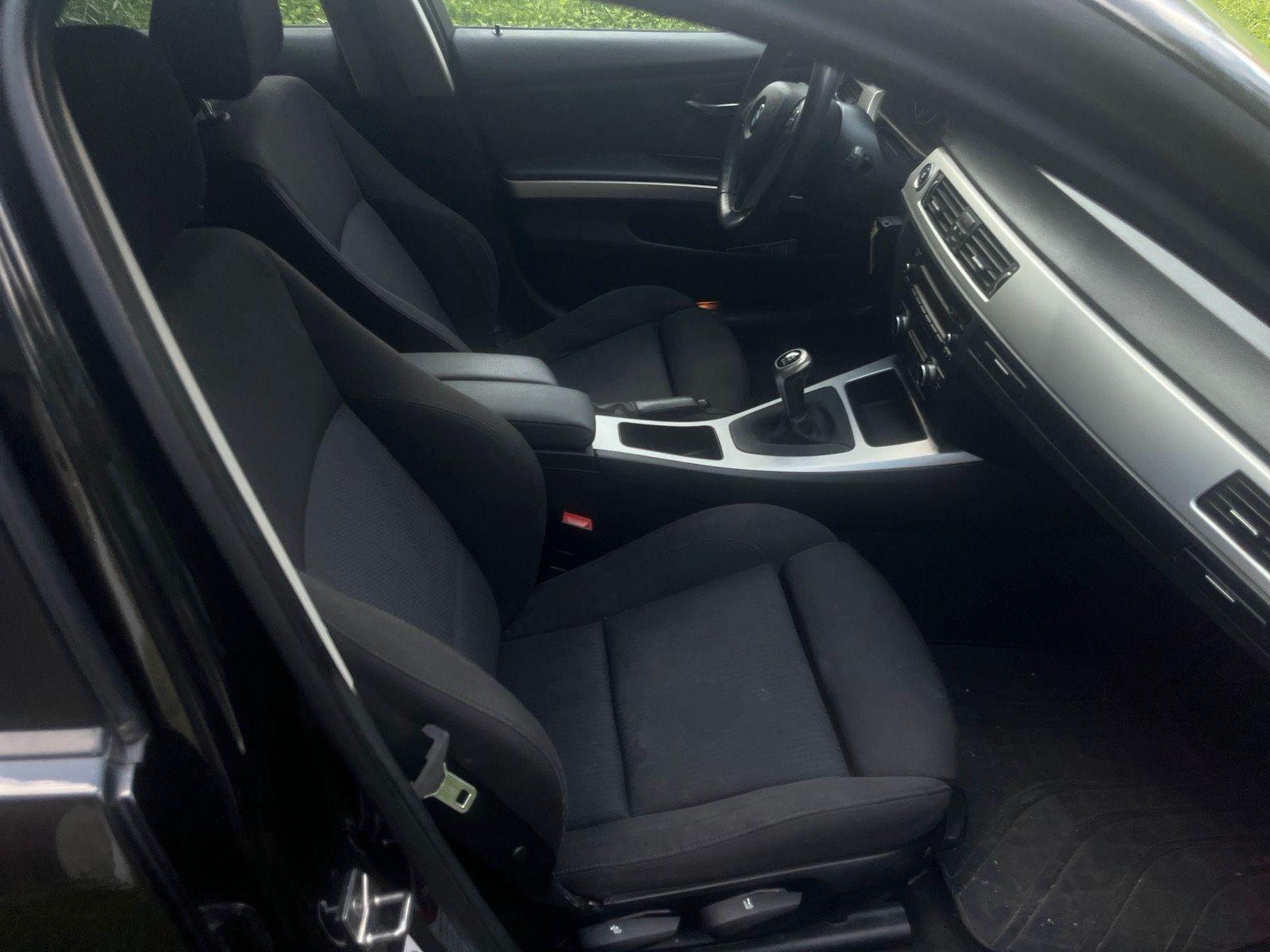 BMW 318 2011 — photo 5