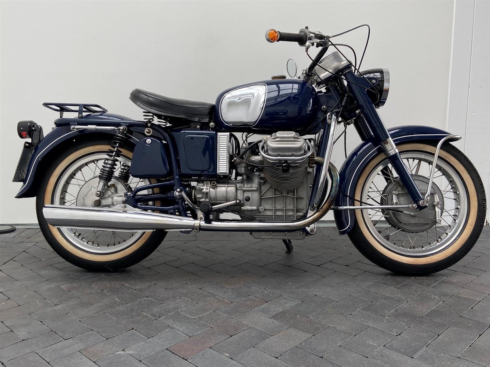 Moto Guzzi V7 700 Sammlerstück im Kundenauftrag