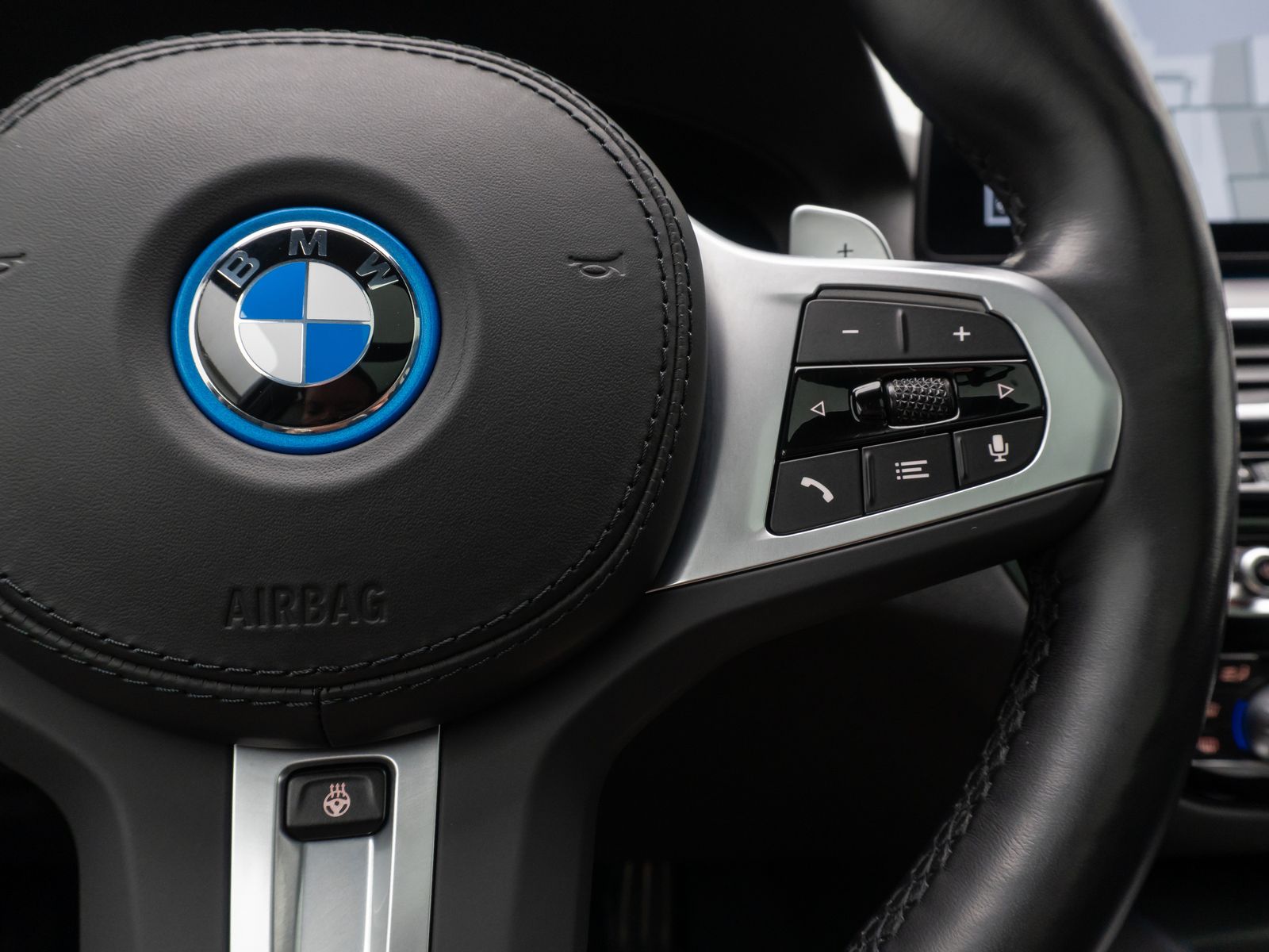 Fahrzeugabbildung BMW 530e xD M Sport DAB H/K HUD Panorama Laser AHK