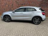 Mercedes-Benz GLA Urban  1 Hand/Nav/Tel/Sitz. - Mercedes-Benz GLA 180 mit Benzin-Antrieb