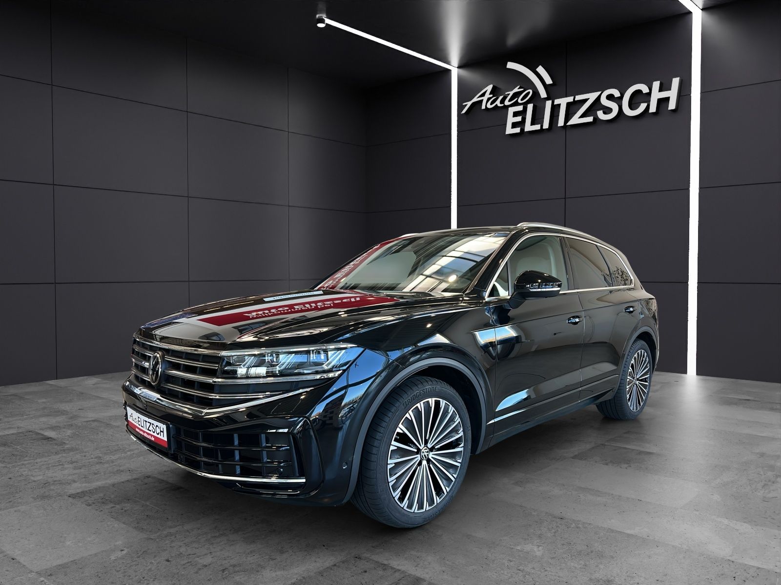 Fahrzeugabbildung Volkswagen Touareg TDI Elegance Matrix AHK HUD Luft Pano AI