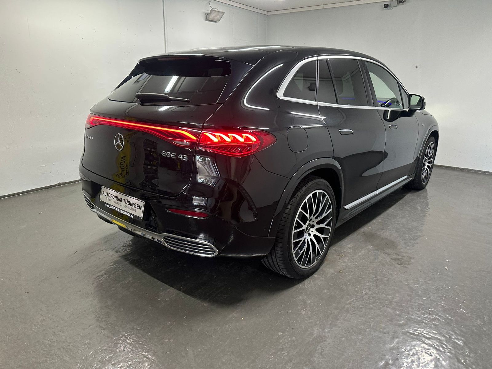 Fahrzeugabbildung Mercedes-Benz EQE 43 SUV AMG-LINE 4MATIC *Hyperscreen*PANO*