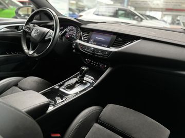 Fotografie des Opel Insignia Sports Tourer 2.0 Diesel AT Elegance AH