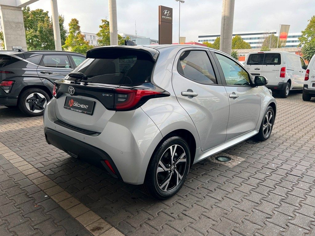 Fahrzeugabbildung Toyota Yaris Hybrid 1.5 Teamplayer Safety +Comfortpaket