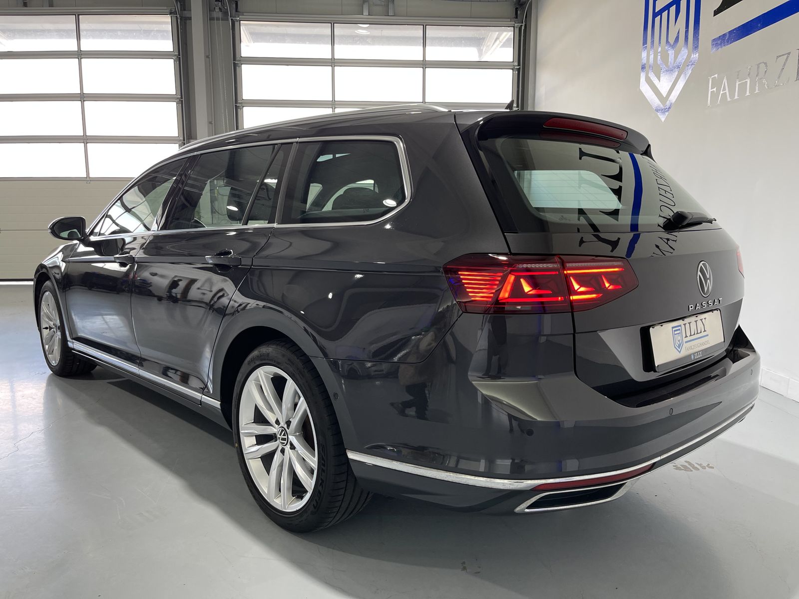 Fahrzeugabbildung Volkswagen Passat Variant Elegance 2.0 TDI*LED-Matrix*AHK*P