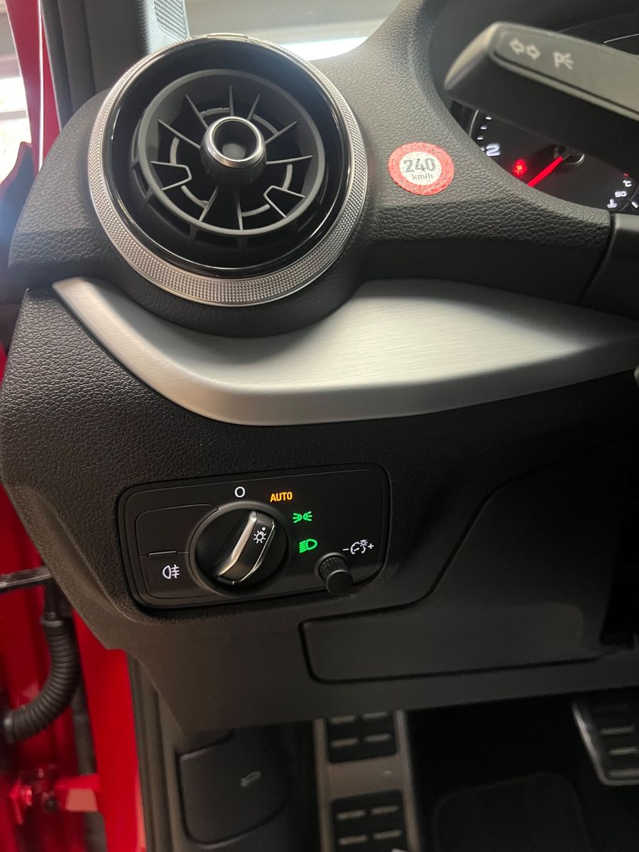 Fahrzeugabbildung Audi Q2 35 TDI quattro S line *PANORAMADACH*