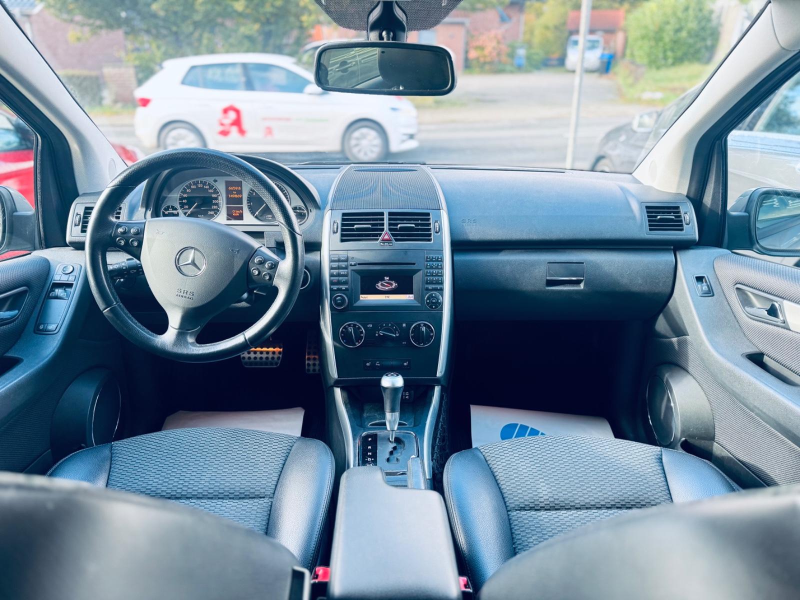 Mercedes-Benz A200 2012 — photo 12
