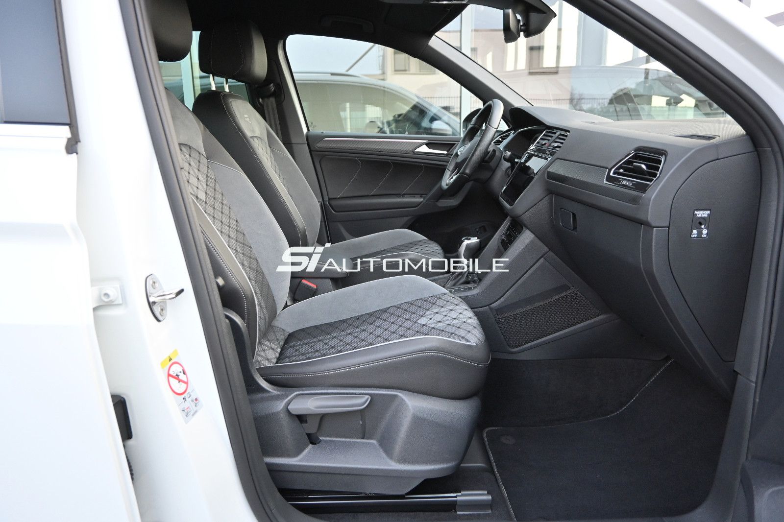 Fahrzeugabbildung Volkswagen Tiguan 1.4 eHybrid DSG R-Line °ACC°AHK°360°-KAM°