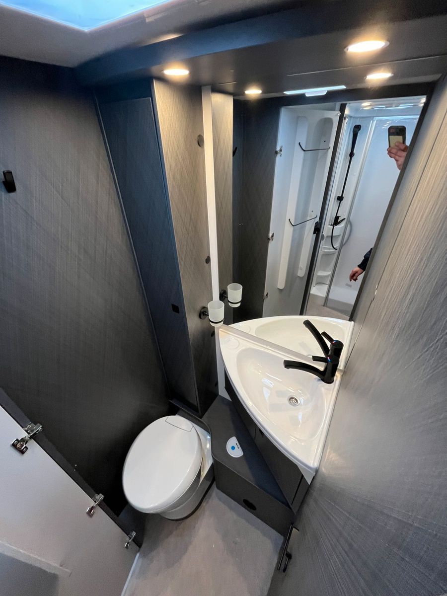 Fahrzeugabbildung Etrusco T 7.4 SB *Markise*Multimedia*Rahmenfenster