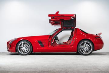 صورة 5 لـ 2011 Mercedes-BENZ SLS AMG