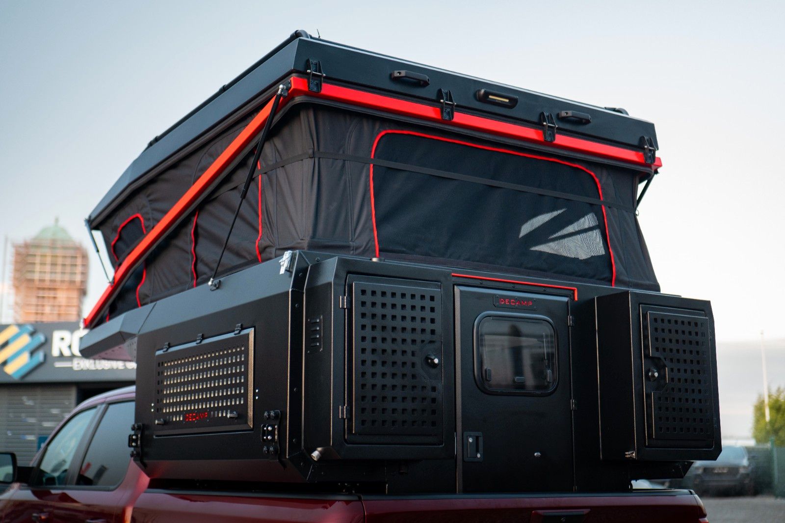 Fahrzeugabbildung Dodge RAM 5.7 V8 4x4 + DECAMP BACKPACK Camper Autark