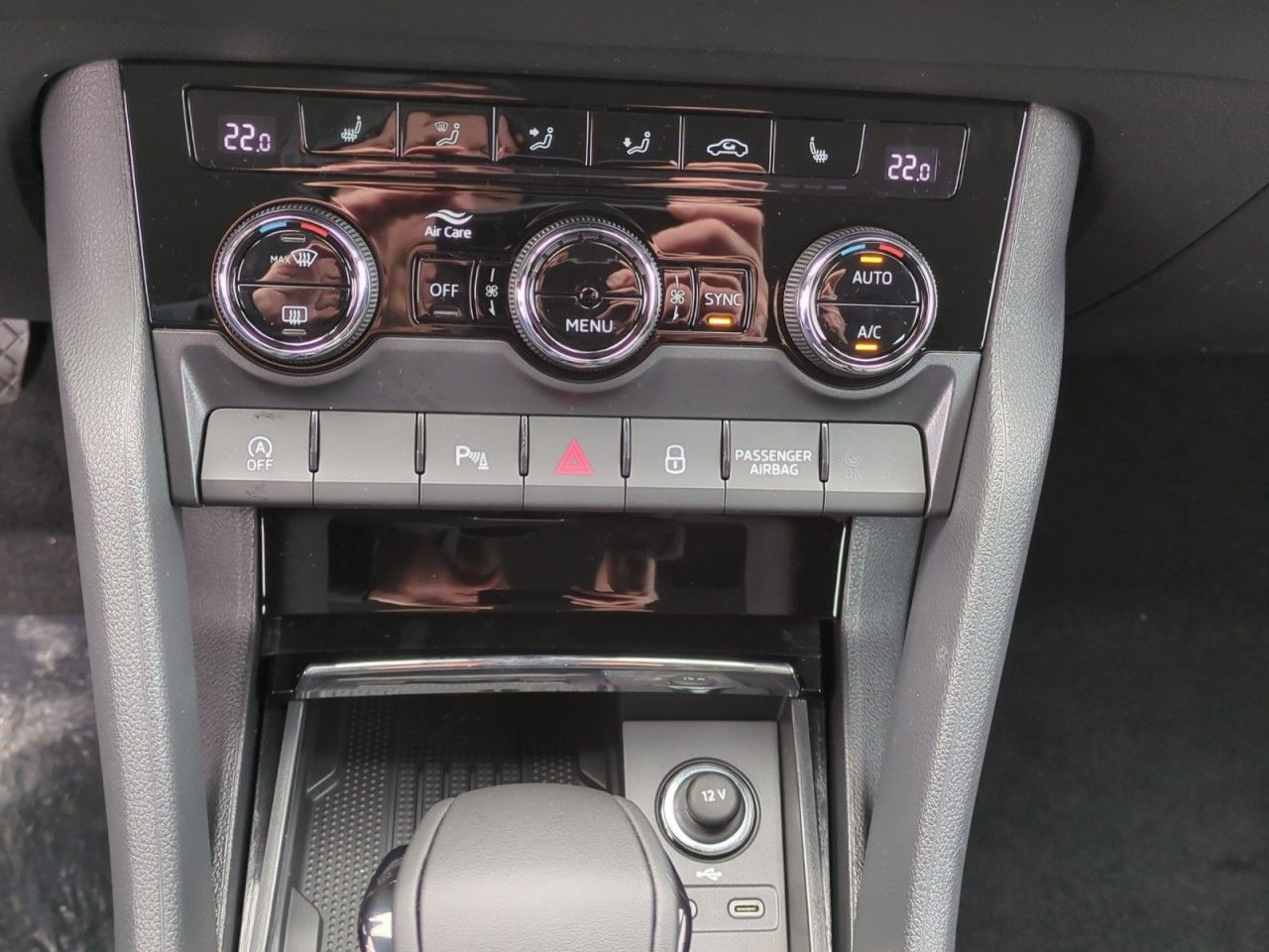 Fahrzeugabbildung SKODA Karoq 4x4 Selection TDI DSG AHK - 5 J.Garantie