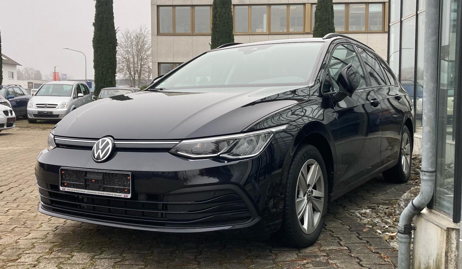 Volkswagen Golf VIII Variant Life 2.0 TDI DSG Navi AHK