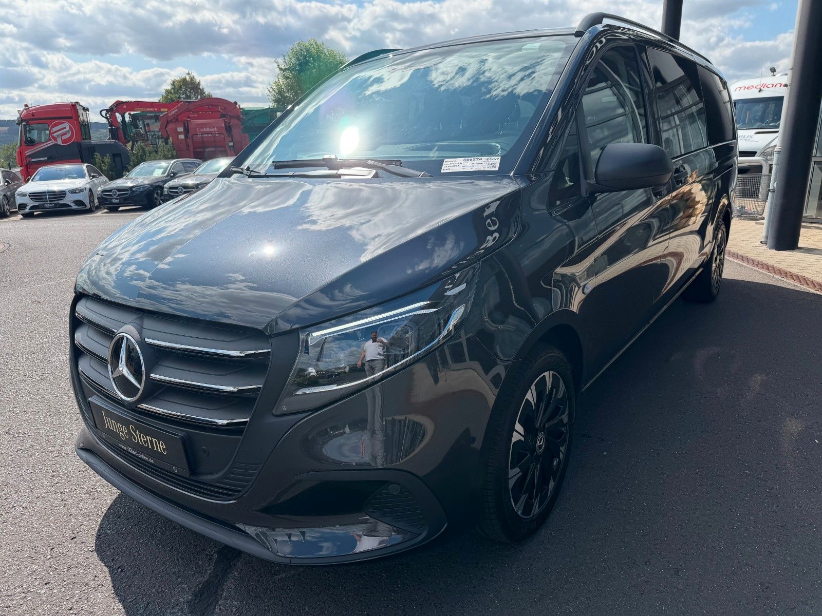 Fahrzeugabbildung Mercedes-Benz Vito 116 CDI 9G Tourer Extral DISTRONIC Stdh AHK