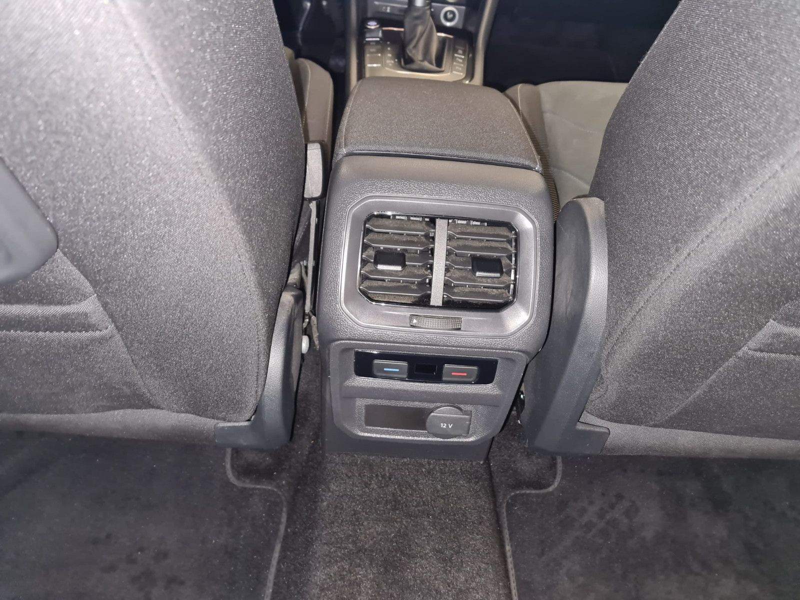 Fahrzeugabbildung Volkswagen Tiguan Comfortline / 1. Hand / AHK / GARANTIE