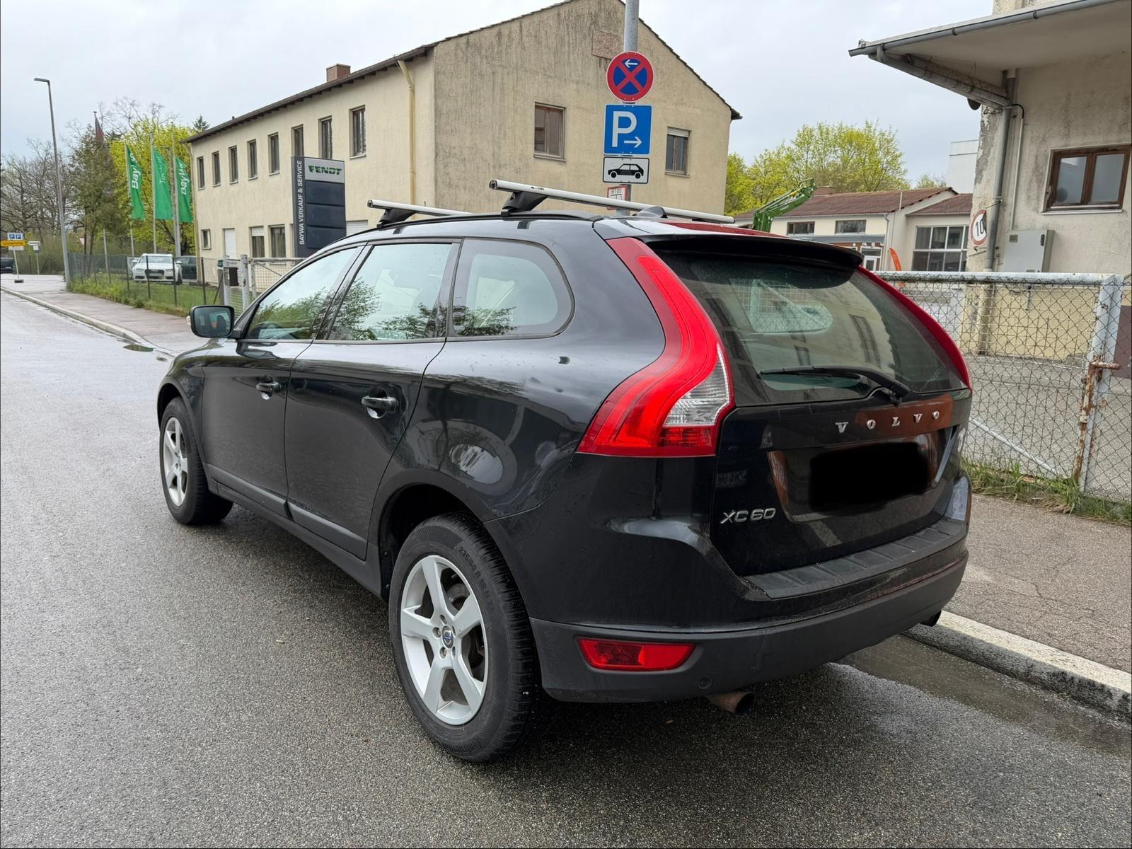 Volvo XC60 Kinetic 2,0 Autom.*Leder*Navi*Alu*1 Hand