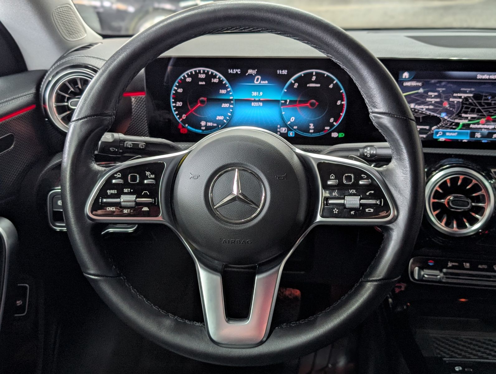 Fahrzeugabbildung Mercedes-Benz CLA 220 d SB MULTIBEAM LEDER DISTR HIGHEND 18