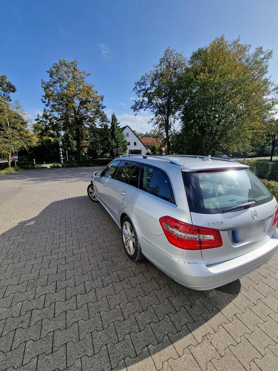 Mercedes-Benz E220 2011 — engine 170 HP (125kW)