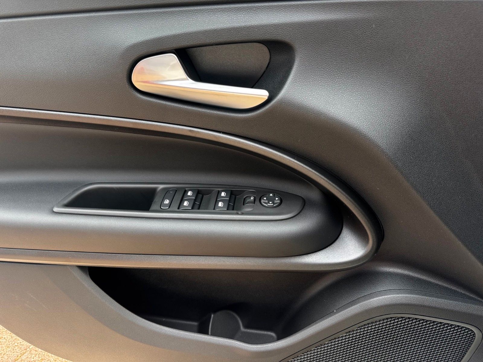 Fahrzeugabbildung Jeep Avenger 1.2 Altitude Benziner NAVI KAMERA SITZHG