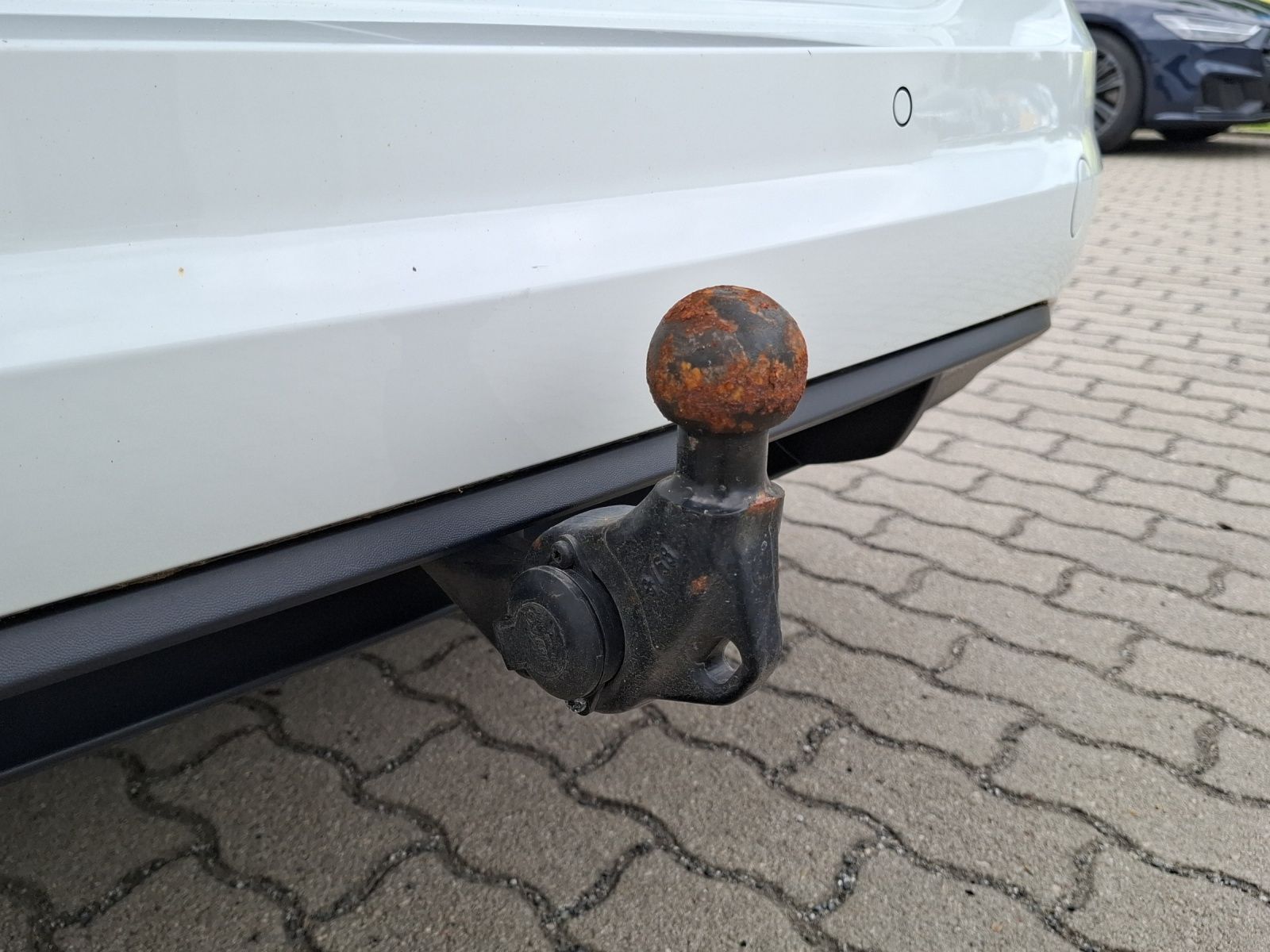 Fahrzeugabbildung Volkswagen Touran TSI Active DSG LED AHK Navi ACC SHZ PDC