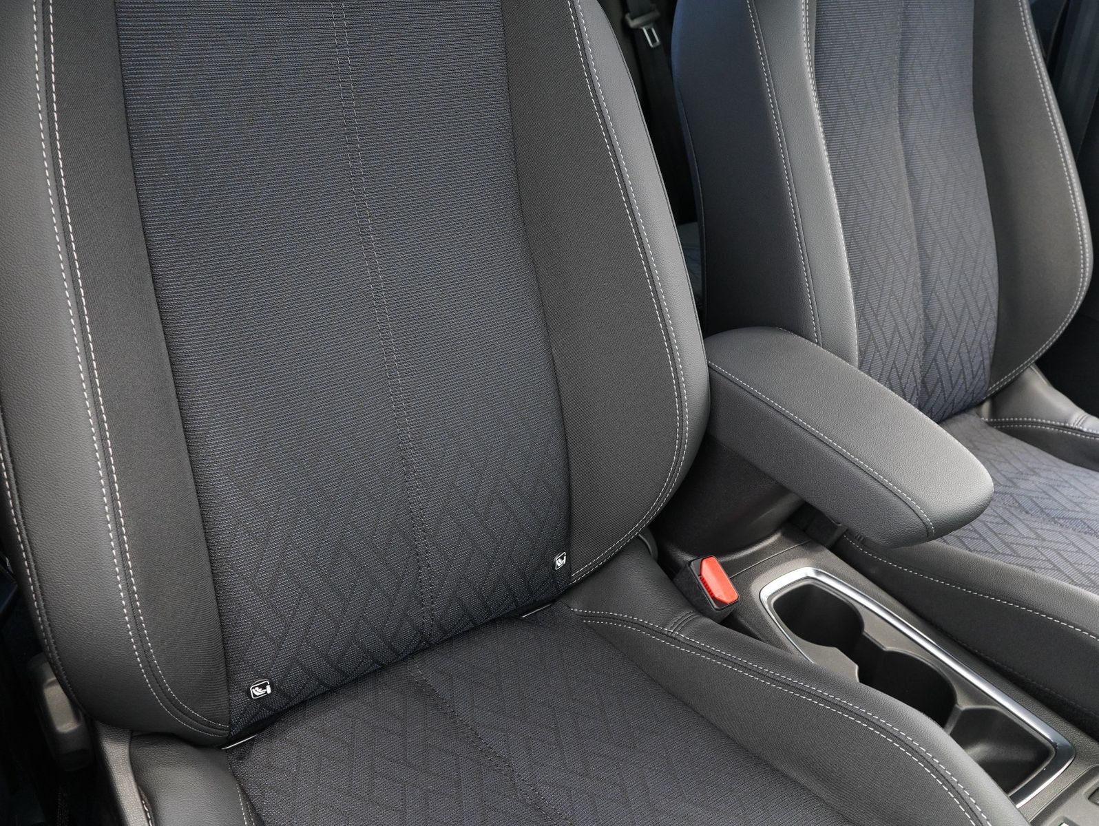 Fahrzeugabbildung Opel Corsa F e Elegance LED/CARPLAY/DAB/11KW