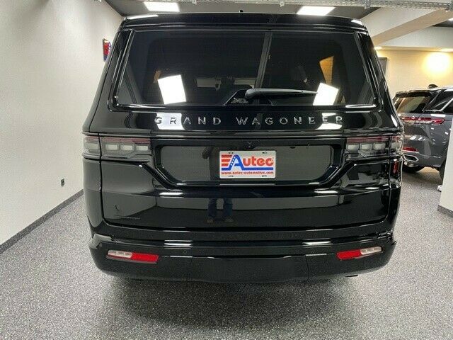 Fahrzeugabbildung Jeep GRAND WAGONEER OBSIDIAN 8-SITZER 6.4L V-8