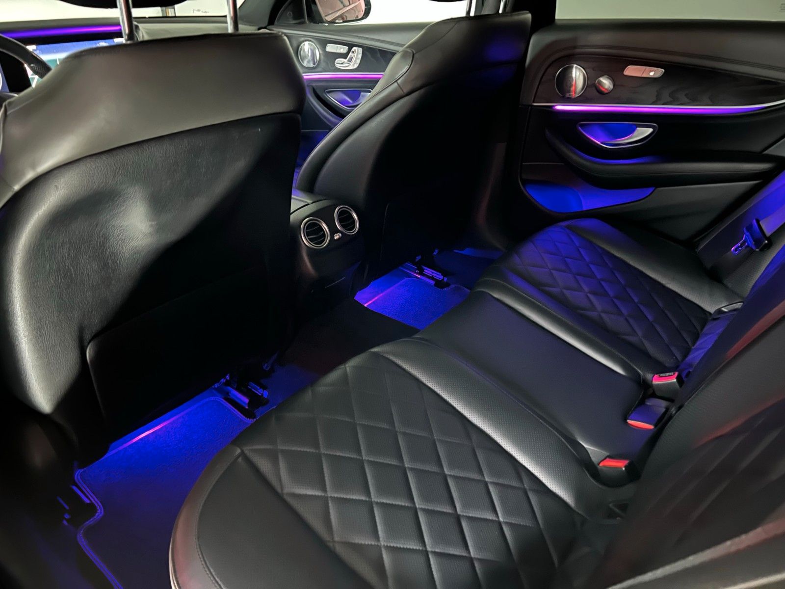 Fahrzeugabbildung Mercedes-Benz E 350 d AMG-LINE/MASSAGE/BURMESTER/DESIGNO/WIDE