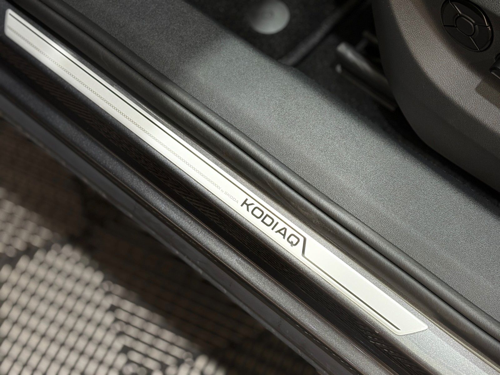 Fahrzeugabbildung SKODA Kodiaq Selection / 7Si / AHK / Matrix / 360°
