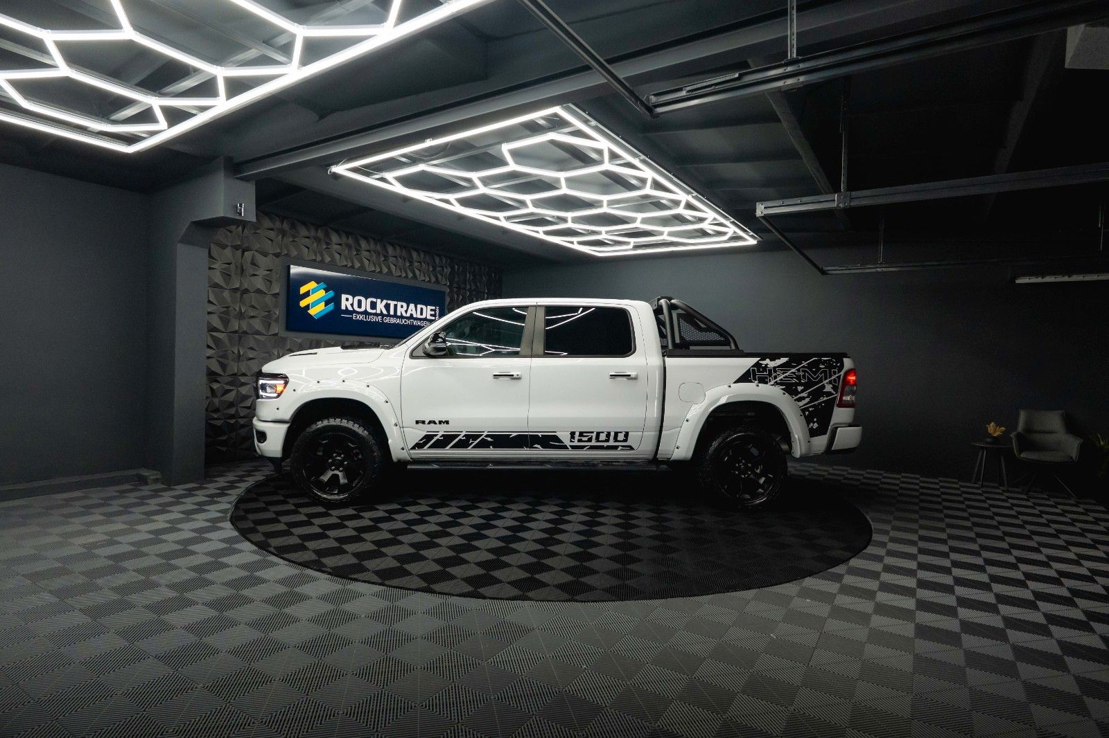 Fahrzeugabbildung Dodge RAM 5.7 V8 HEMI 4x4 OFFROAD Night-Paket *GEN 5*