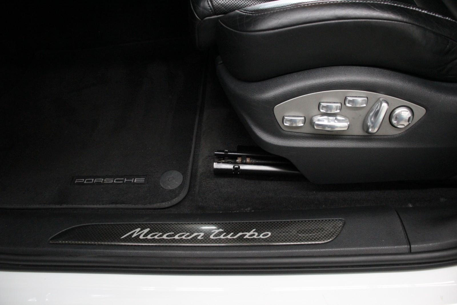 Porsche Macan Turbo *BOSE/Pano/Sitzbelüftung*