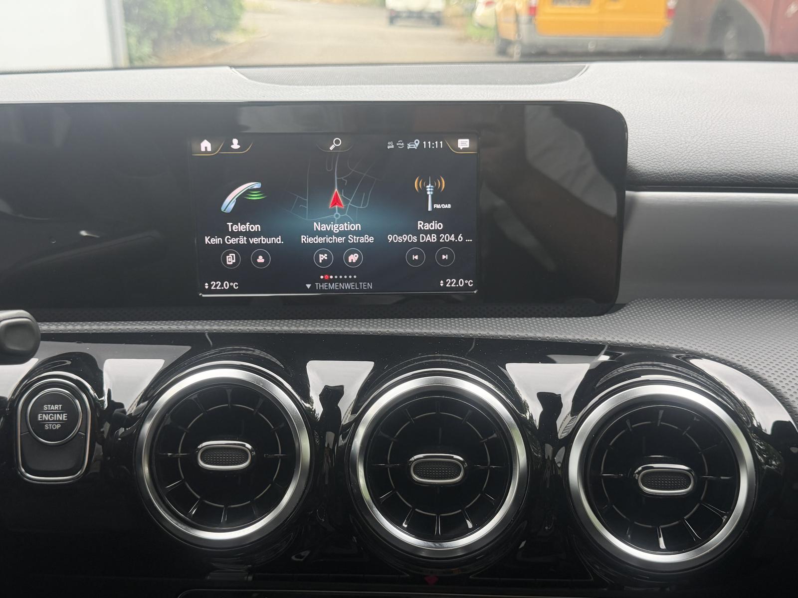 Mercedes-Benz A 250 e AMG LED MBUX Distronic Pano Kamera-360°