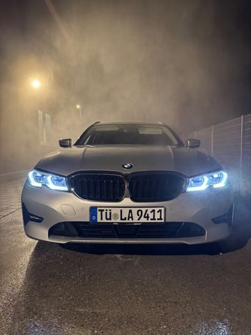 BMW 320d xDrive Touring - Standhzg. - Laser - Navi